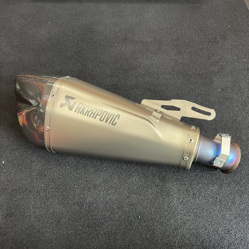 画像1: 【USED】Akrapovič "Slip-on Line" (1)