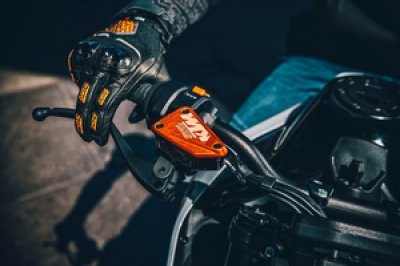 画像5: BRAKE FLUID RESERVOIR COVER