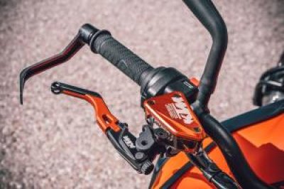 画像4: BRAKE FLUID RESERVOIR COVER