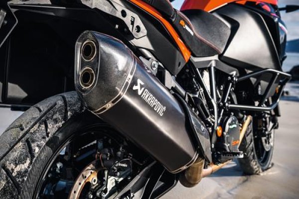 画像2: AKRAPOVIC SLIP-ON SILENCER (2)